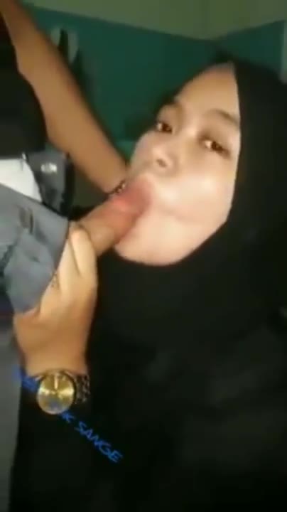 Jilbab hitam telan sperma