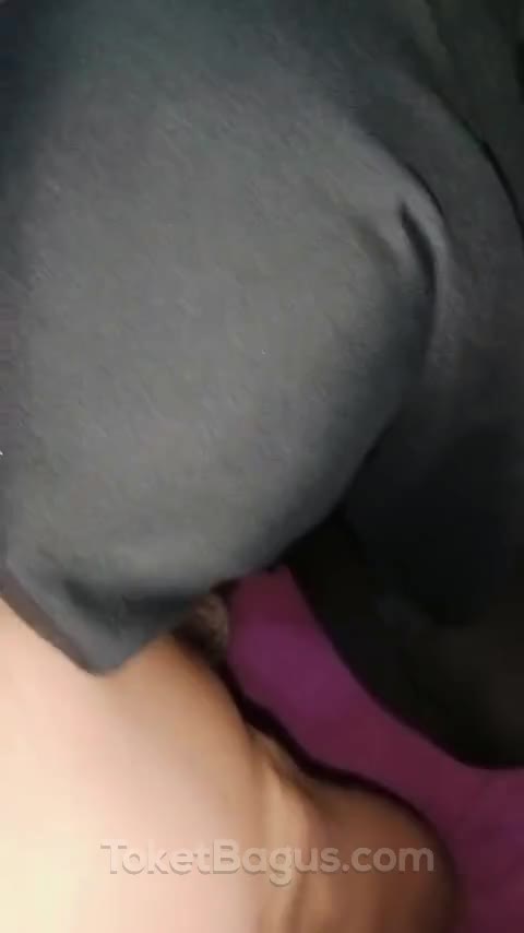 Jilbab pantat besar kena sodok uenak tenan