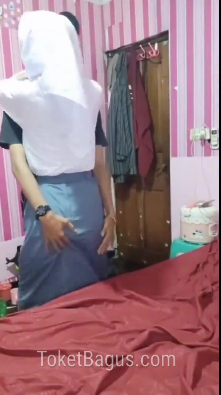 Jilbab SMA Open BO buat beli iPhone 17 Pro Max