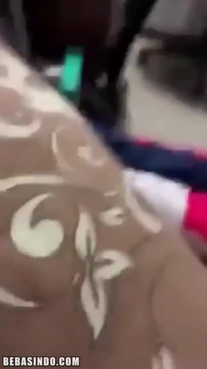 Buset tobrut toketnya itu lho besar banget