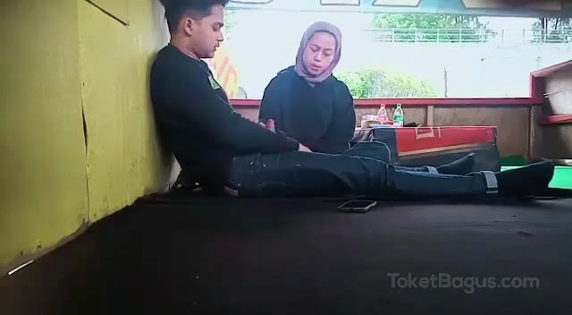 Nekat Banget Nyepong Kontol Di Lesehan